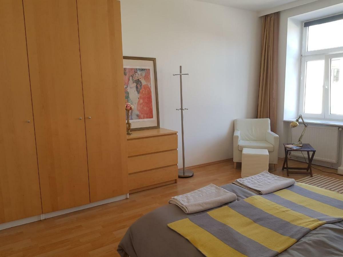 Schubert Park Apartment Near Volksopera فيينا المظهر الخارجي الصورة